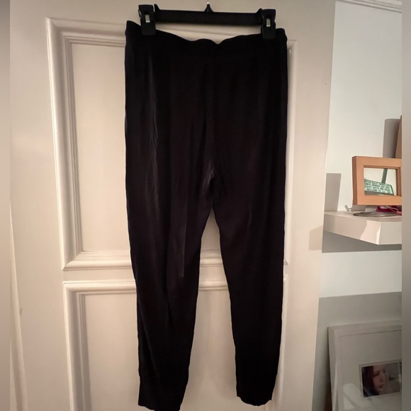 Three Dot Light weight black slouchy joggers - Picture 6 of 15